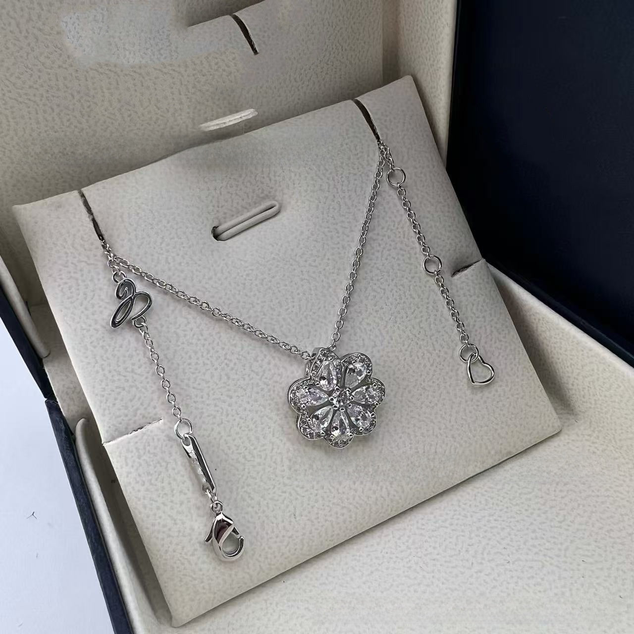 Collar Flores Silvestres.